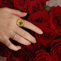 Букет из  31 роза Ред Наоми в упаковке