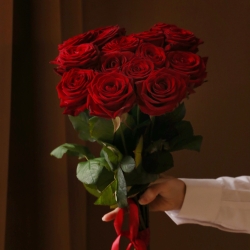 Букет из 15 роз Ред Наоми 