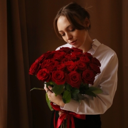 Букет 25 роз Ред Наоми 
