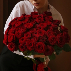 Букет 51 роза Рэд Наоми