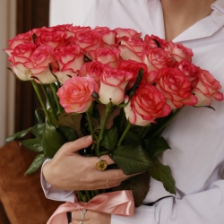 Букет 25 роз Джумилия