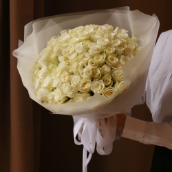 Букет 101 кенийская роза 40 см в упаковке 