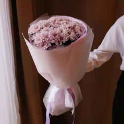 Букет с кустовой хризантемой