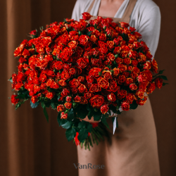 Букет из 31 кустовой розы (Россия)