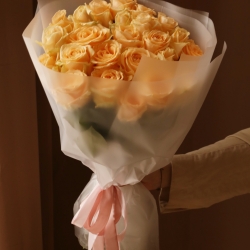 Букет 25 роз Аваланш Пич 