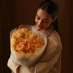 Букет 25 роз Аваланш Пич 