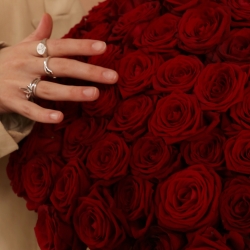 Букет 101 роза Рэд Наоми 