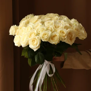 Букет 51 роза Аваланш