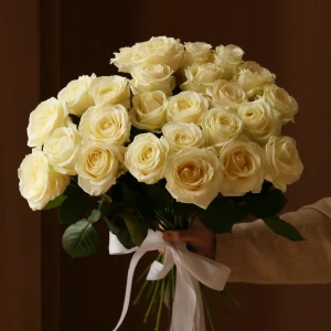 Букет 25 роз Аваланш под ленту 