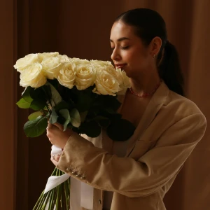 Букет 25 роз Аваланш под ленту 