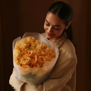 Букет 25 роз Аваланш Пич в упаковке 