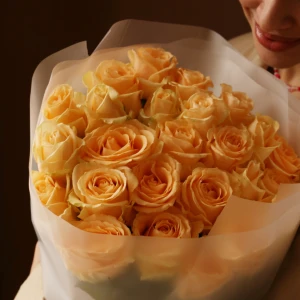 Букет 25 роз Аваланш Пич в упаковке 