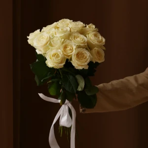 Букет из 15 роз Аваланш 