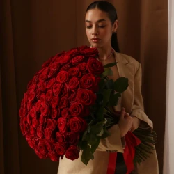 Букет 101 роза Рэд Наоми 