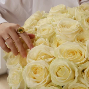 Букет из 31 роза Аваланш 