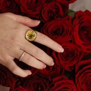 Букет из  31 роза Ред Наоми в упаковке