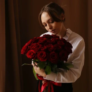Букет 25 роз Ред Наоми 