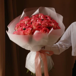 Букет 51 роза Джамиля в упаковке