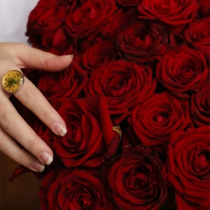 Букет 51 роза Рэд Наоми