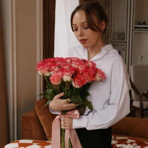 Букет 25 роз Джумилия