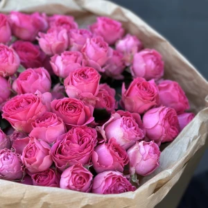 Охапка из кустовой розы с доставкой по Санкт Петербургу 