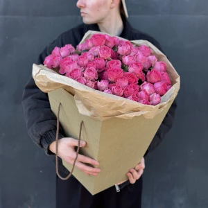 Охапка из кустовой розы с доставкой по Санкт Петербургу 