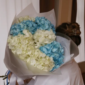 Букет из 7 гортензий