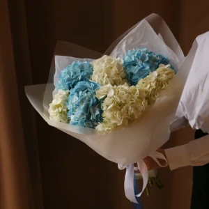 Букет из 7 гортензий