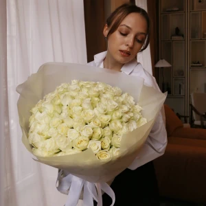 Букет 101 кенийская роза 40 см в упакове