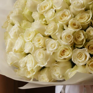 Букет 101 кенийская роза 40 см в упакове