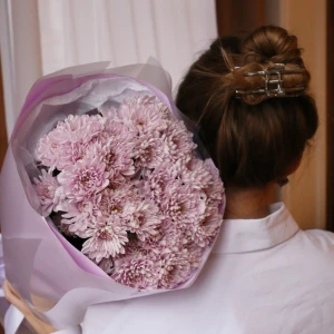 Букет с кустовой хризантемой