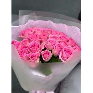Букет из 25 кенийских роз в упаковке