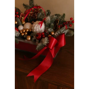 Новогодняя композиция в ящике