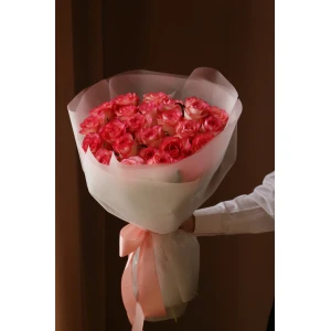 Букет из 25 роз Джамиля в упаковке 