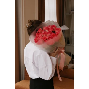 Букет из 25 роз Джамиля в упаковке 