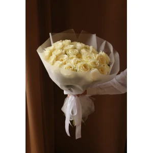 Букет из  31 роза Аваланш в упаковке