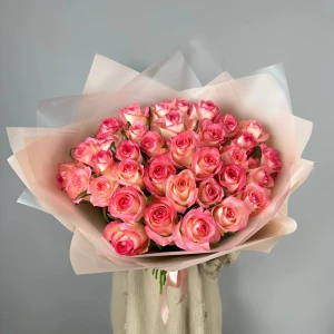 Букет из  31 роза Джумилия в упаковке