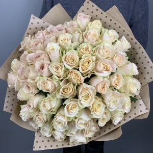 Букет из 51 розы в упаковке крафт